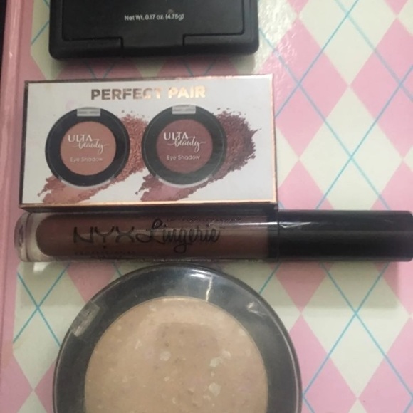 Make up bundle - Picture 6 of 6